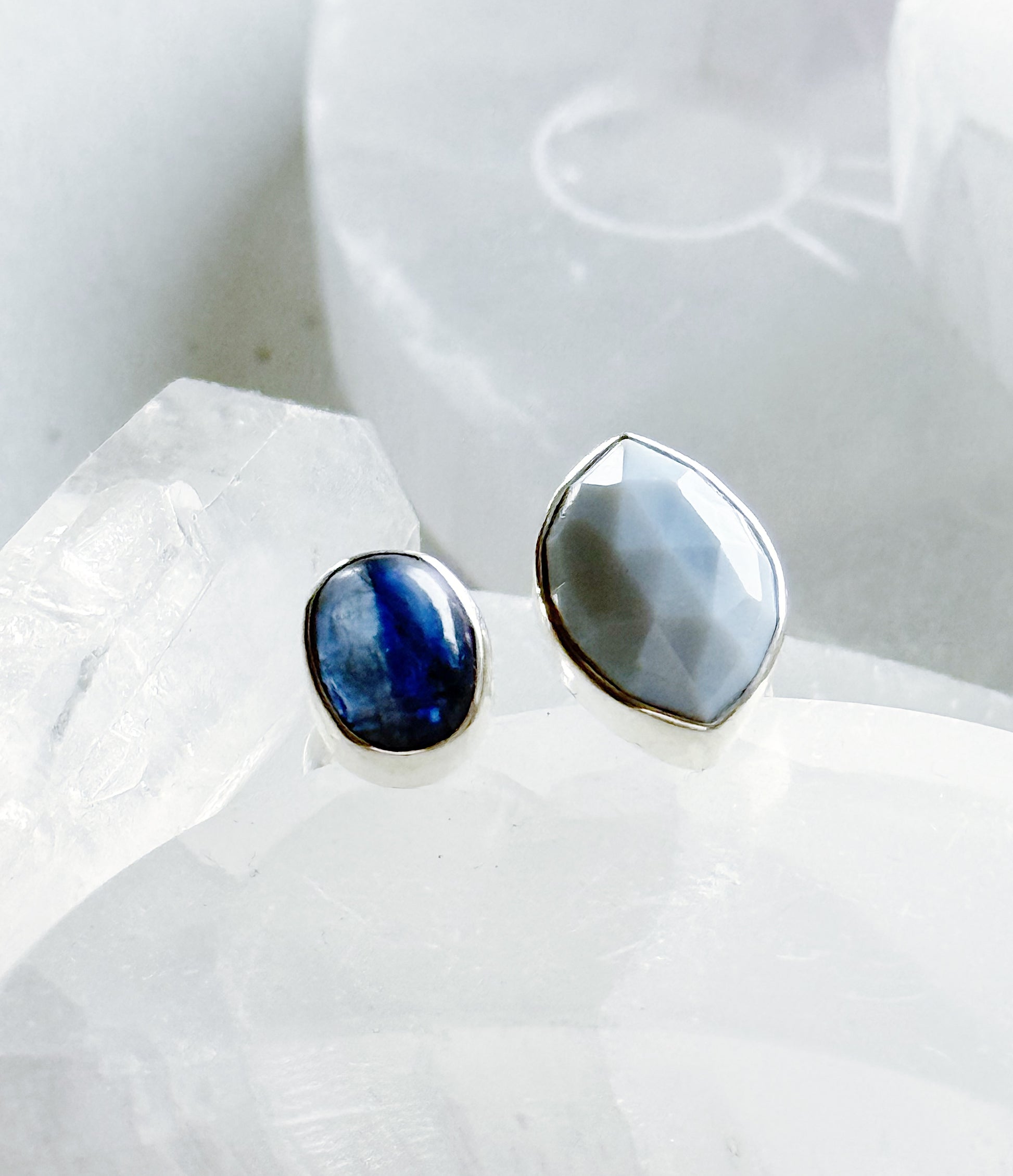 Sidabrinis žiedas su Kianitu ir chalcedonu / 16 dydis