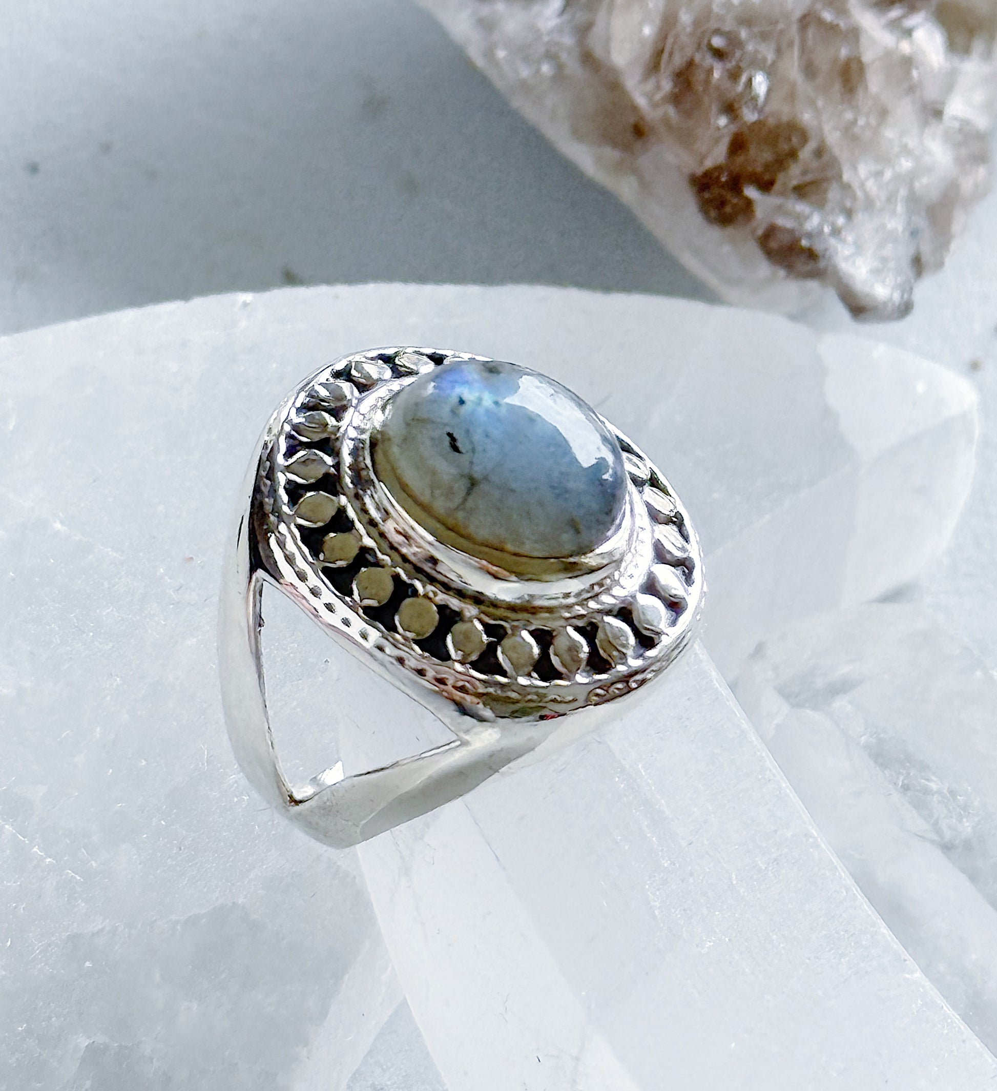 Sidabrinis žiedas su Labradorito kristalu / 16 dydis