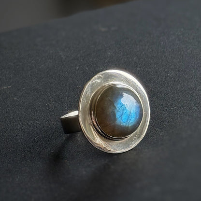 Sidabrinis žiedas su Labradorito kristalu