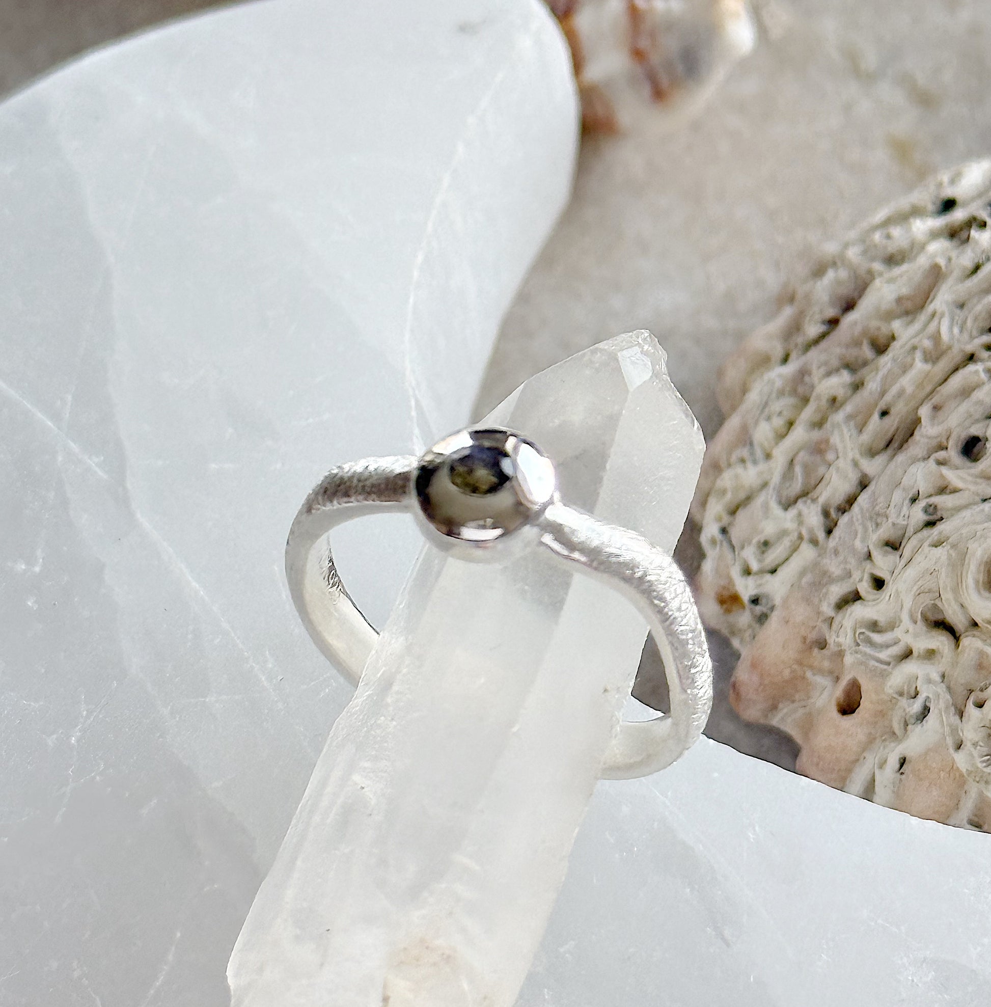 Sidabrinis žiedas su Labradoritu