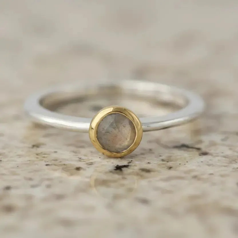 Sidabrinis žiedas su Labradoritu “Apsauga”