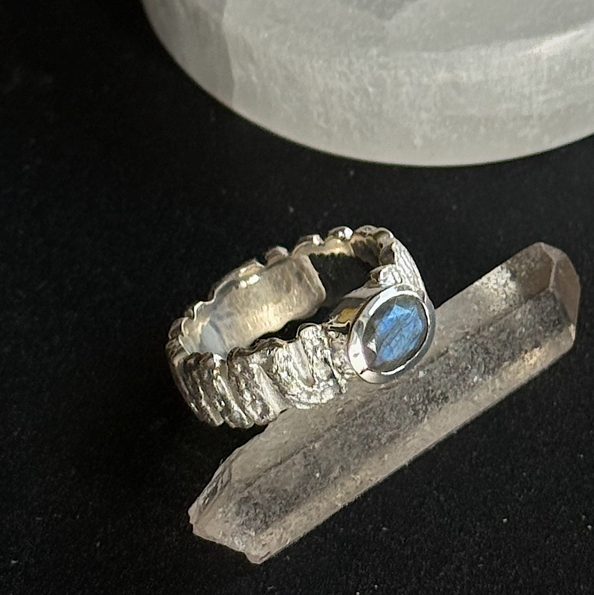 Sidabrinis žiedas su Labradoritu “Nakties švytėjimas”