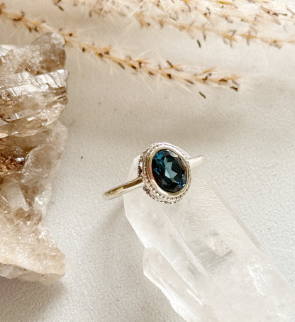 Sidabrinis žiedas su Londono mėlynuoju Topazu