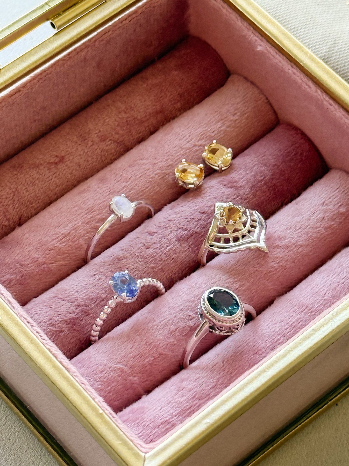 Sidabrinis žiedas su Londono mėlynuoju Topazu