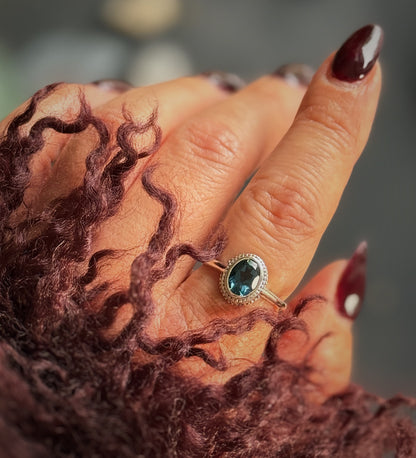 Sidabrinis žiedas su Londono mėlynuoju Topazu