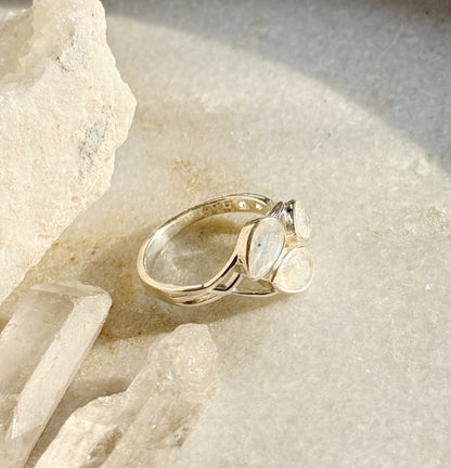 Sidabrinis žiedas su Mėnulio akmeniu