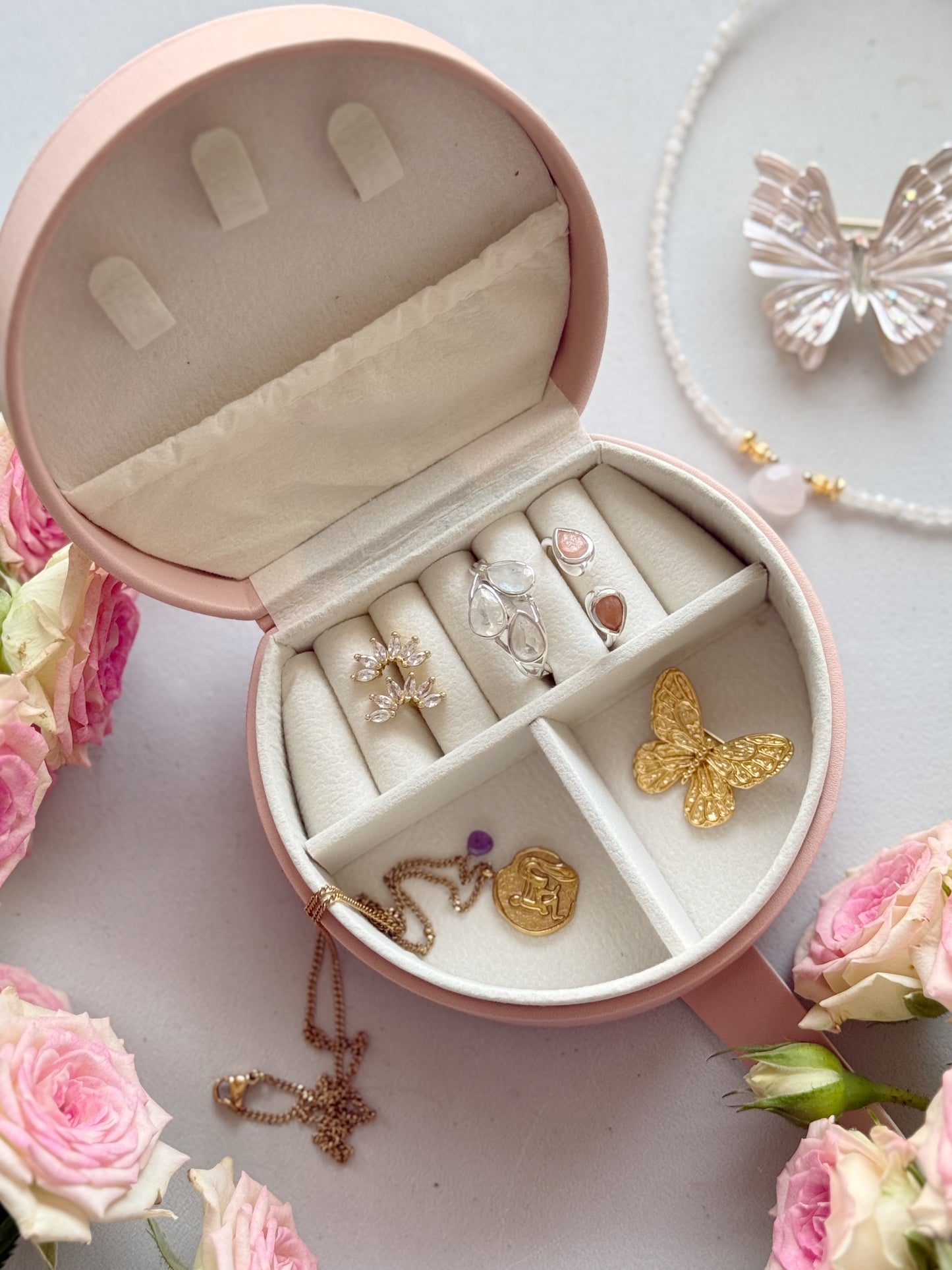 Sidabrinis žiedas su Mėnulio akmeniu