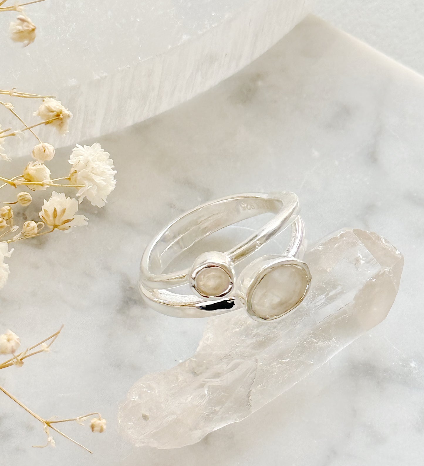 Sidabrinis žiedas su Mėnulio akmeniu “Duo”