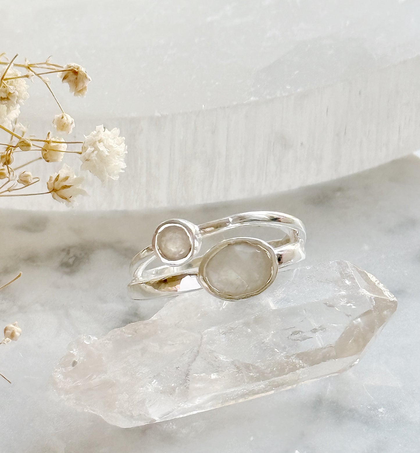 Sidabrinis žiedas su Mėnulio akmeniu “Duo”