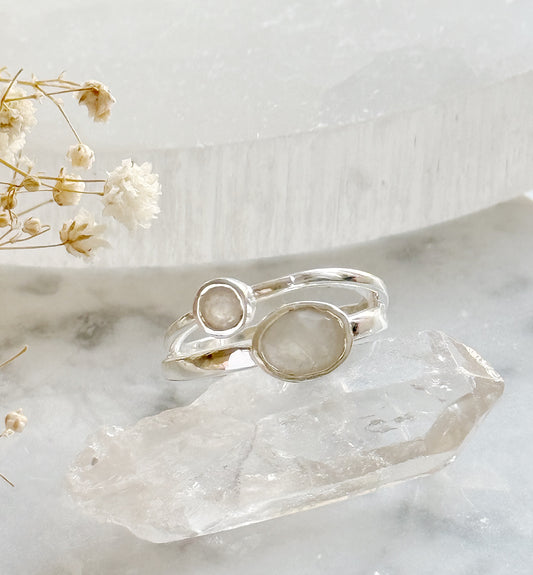 Sidabrinis žiedas su Mėnulio akmeniu “Duo”