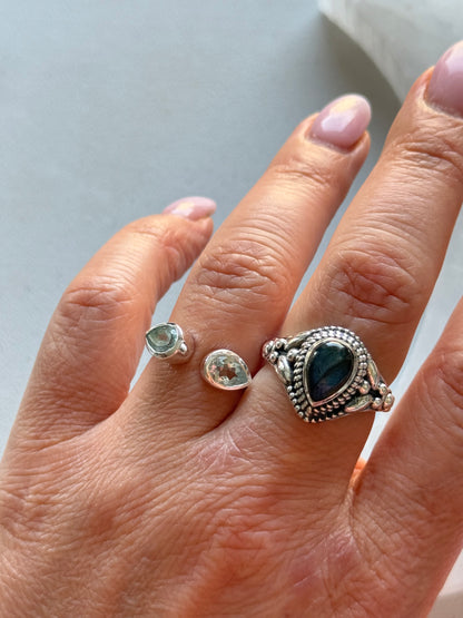 Sidabrinis žiedas su Topazu “Lašeliai”