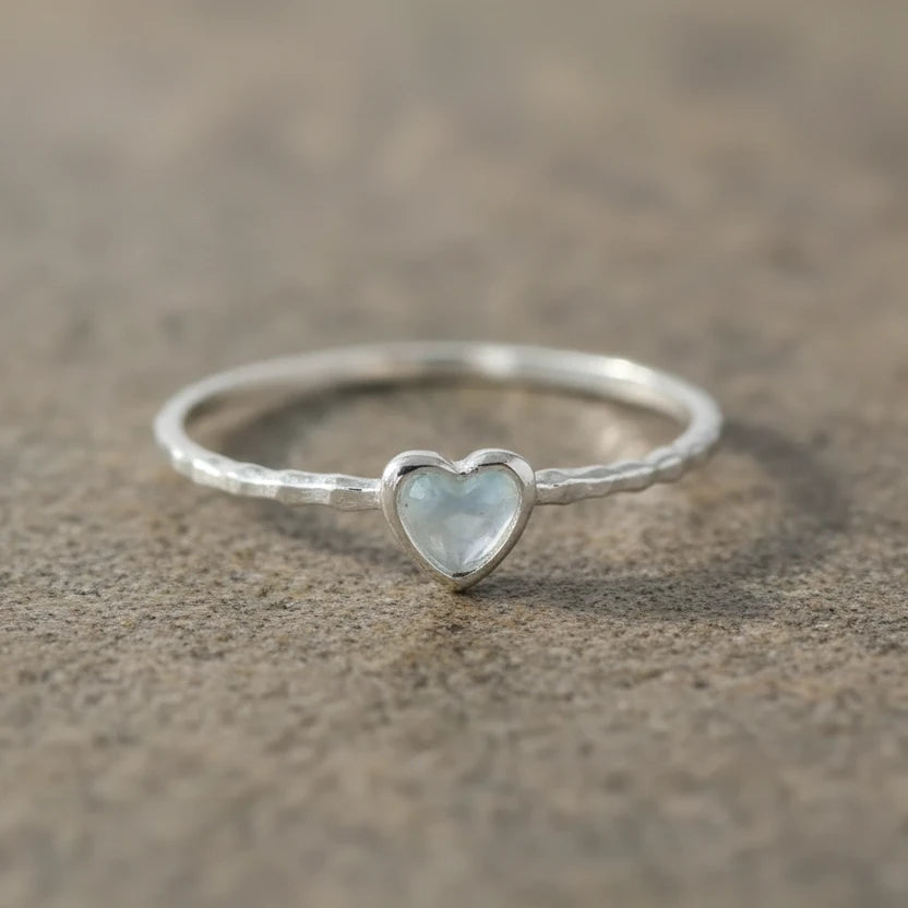 Sidabrinis žiedas su Topazu “Širdelė”