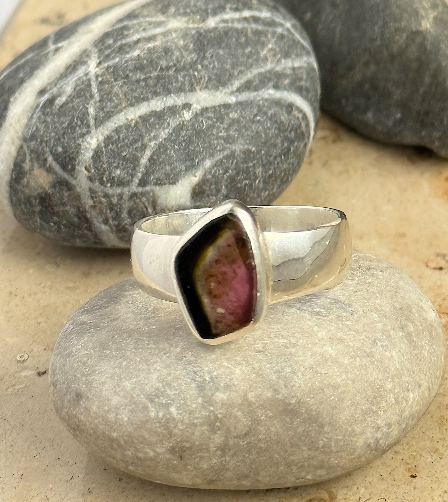 Sidabrinis žiedas su arbūziniu turmalinu / 18 dydis