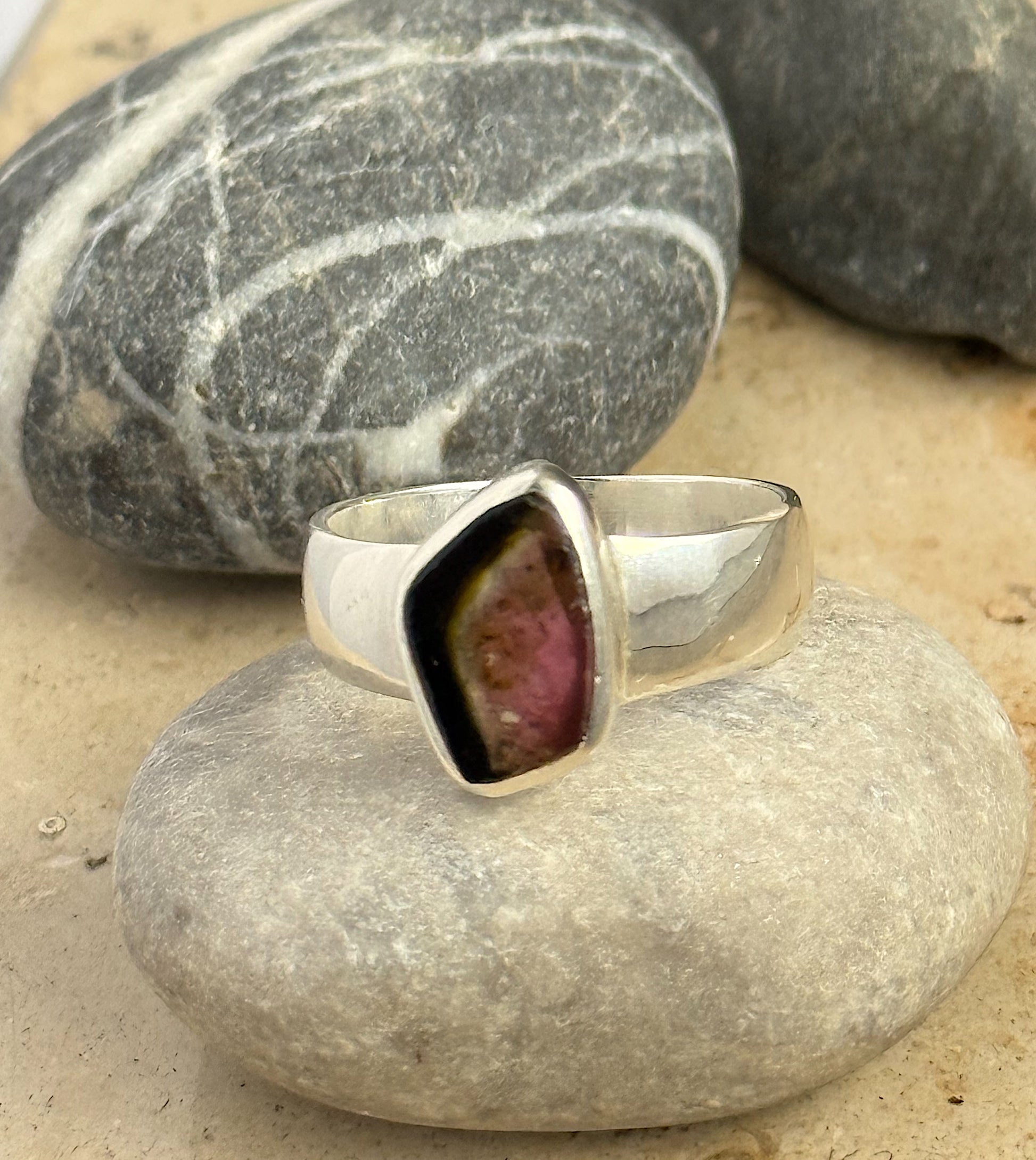 Sidabrinis žiedas su arbūziniu turmalinu / 18 dydis