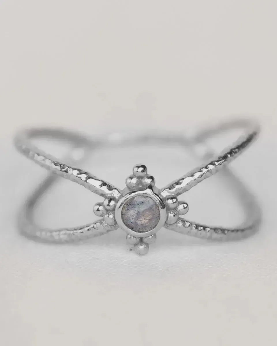 Sidabrinis žiedas su labradoritu ”Apsauga”