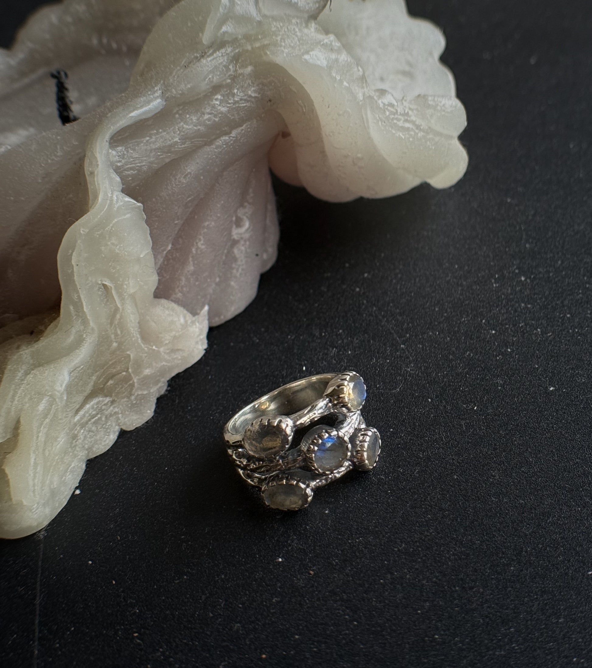 Sidabrinis žiedas su labradoritu “Penki”