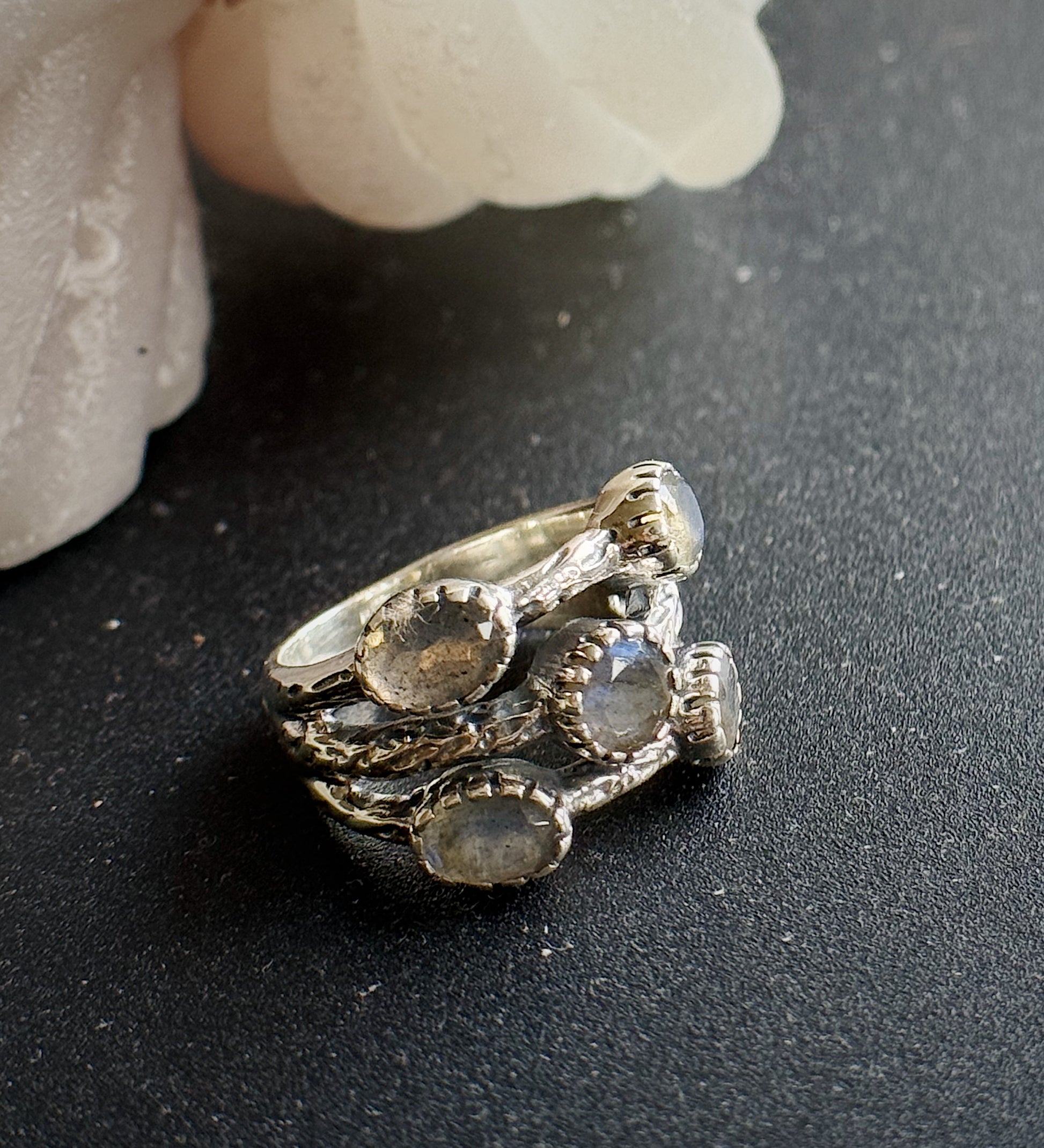 Sidabrinis žiedas su labradoritu “Penki”