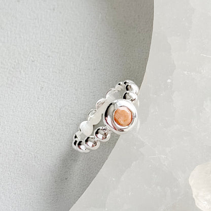 Sidabrinis žiedas su persikiniu mėnulio akmeniu