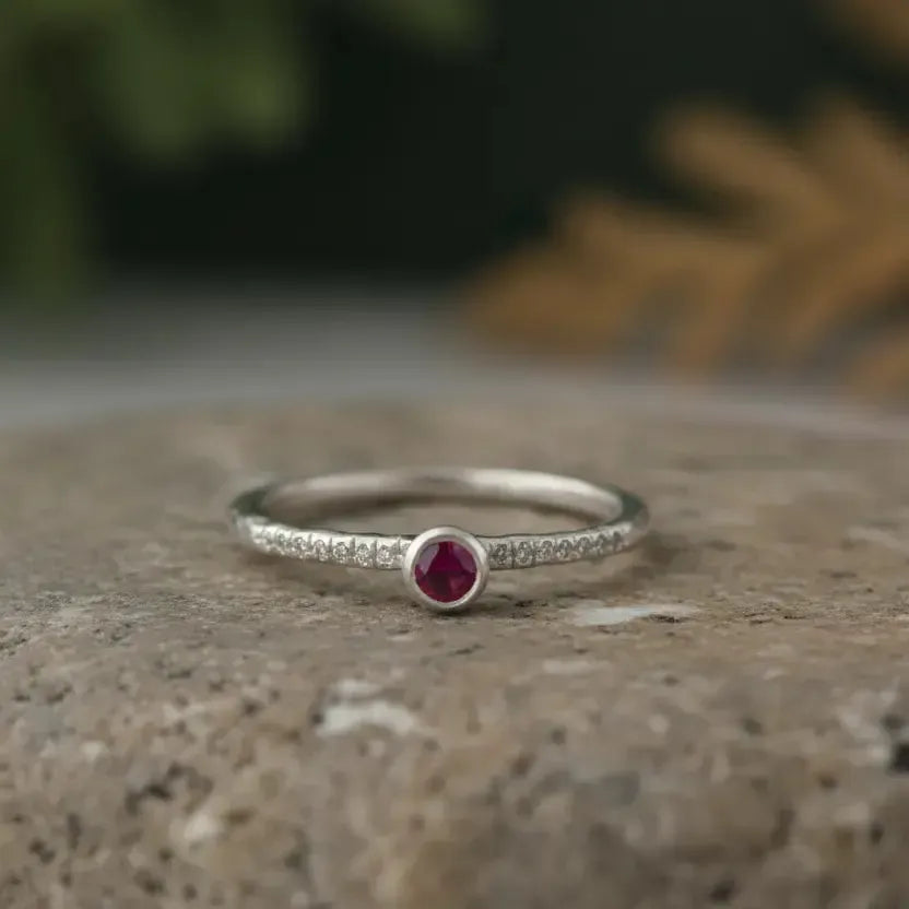 Sidabrinis žiedas su rodolitu