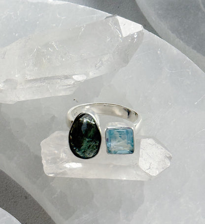 Sidabrinis žiedas su samanų Kianitu ir Topazu / 16 dydis