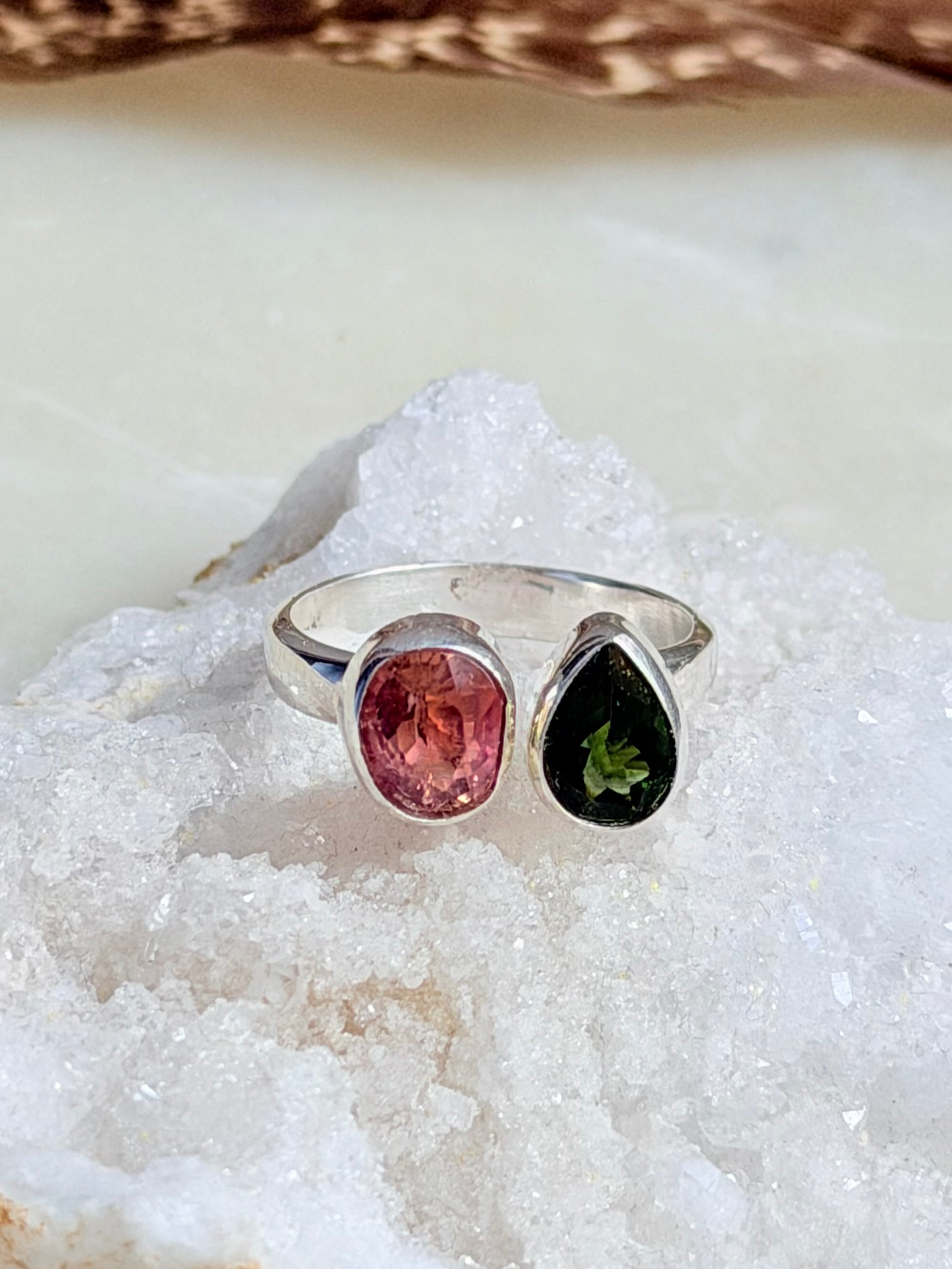 Sidabrinis žiedas su turmalinais/14 dydis