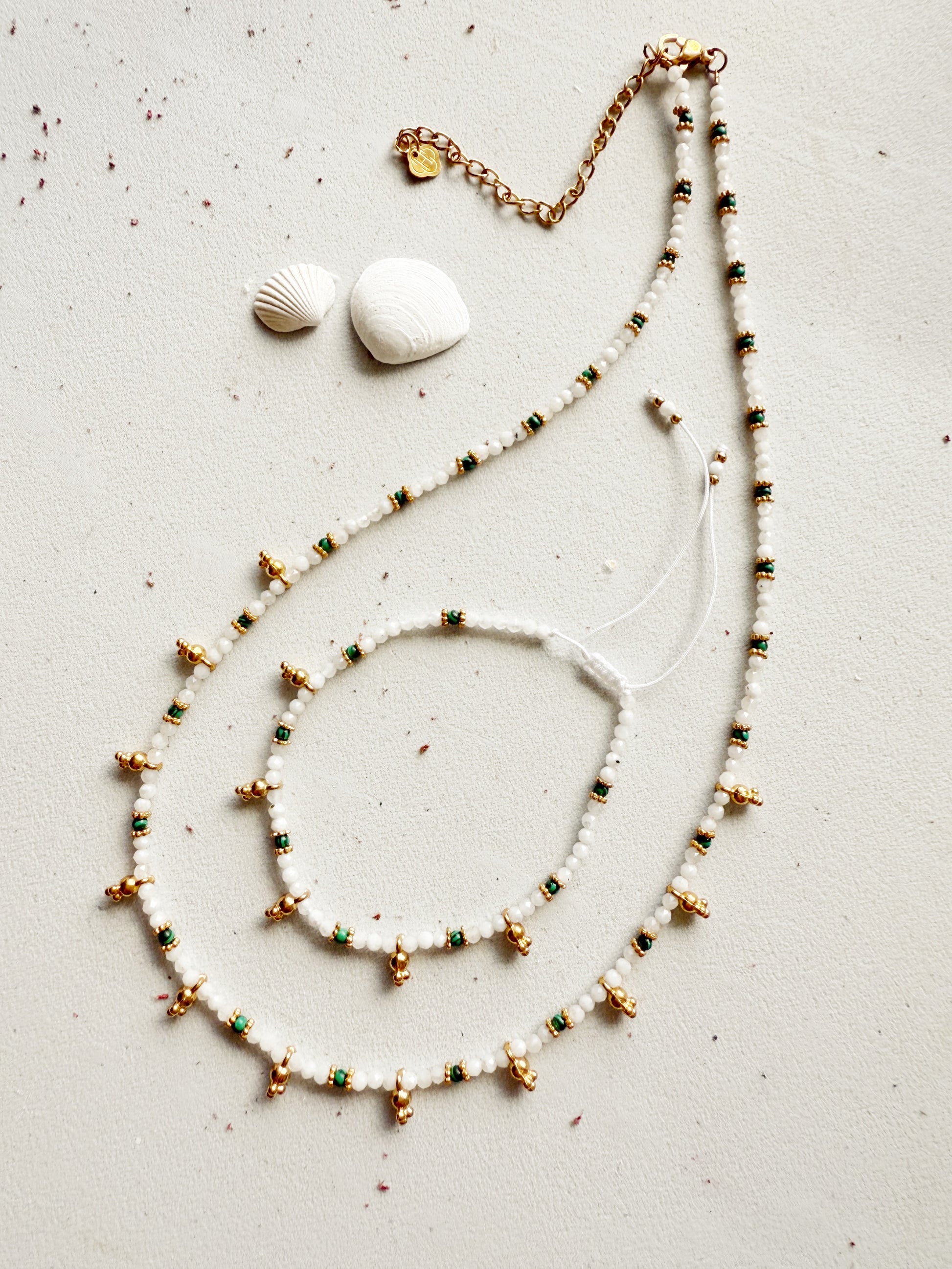 Snieginio kvarco apyrankė “Palaiminimas”