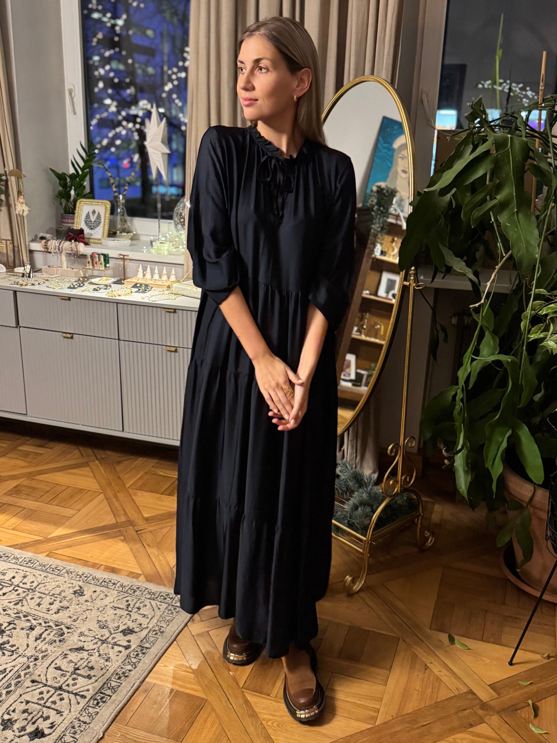 Suknelė "Mėnulio Šilko Naktis"