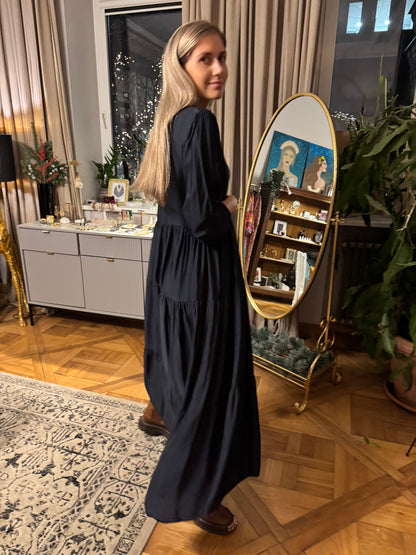 Suknelė "Mėnulio Šilko Naktis"