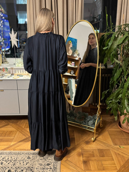 Suknelė "Mėnulio Šilko Naktis"