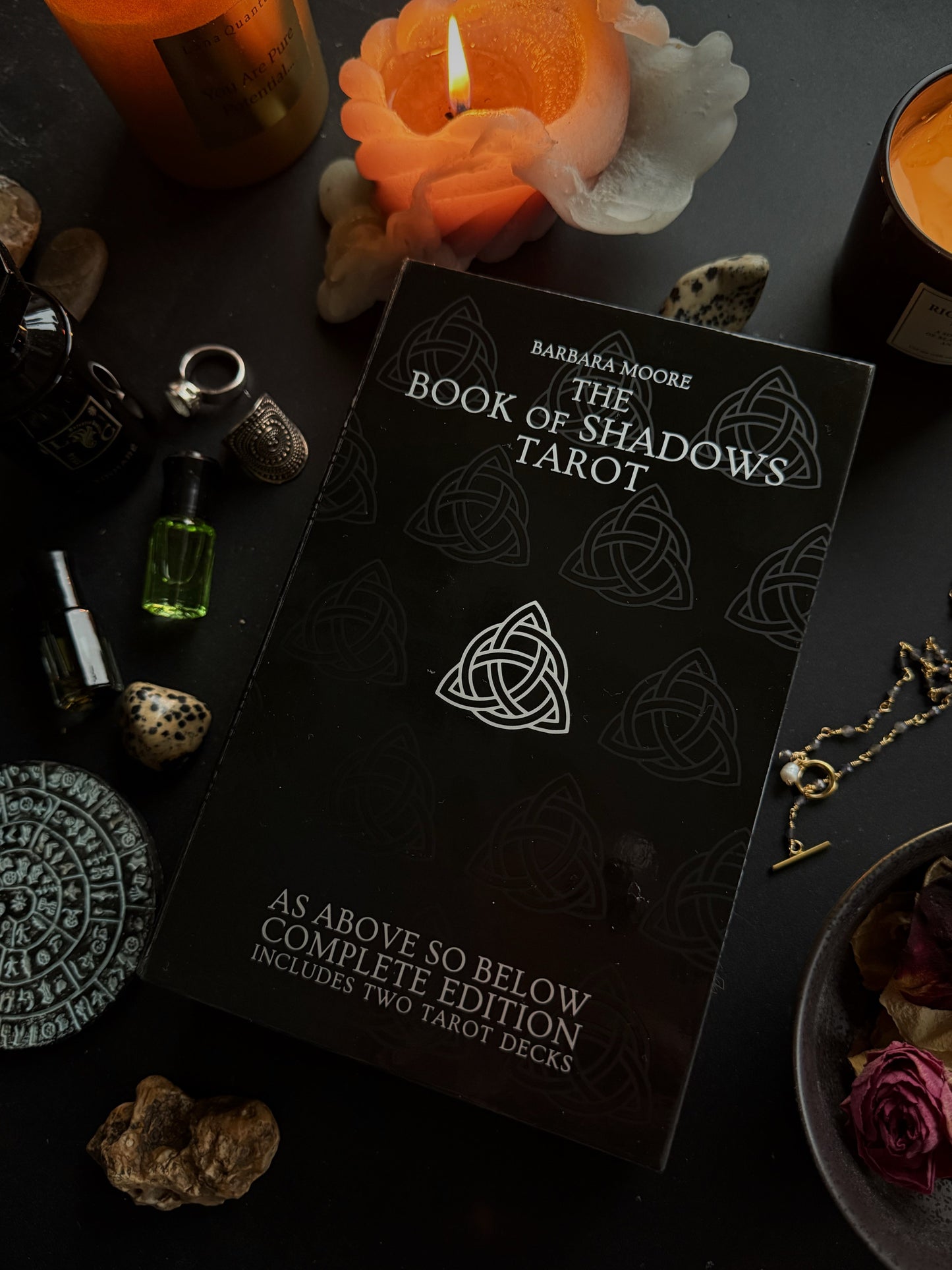 Taro kortos „The Book of Shadows Tarot"