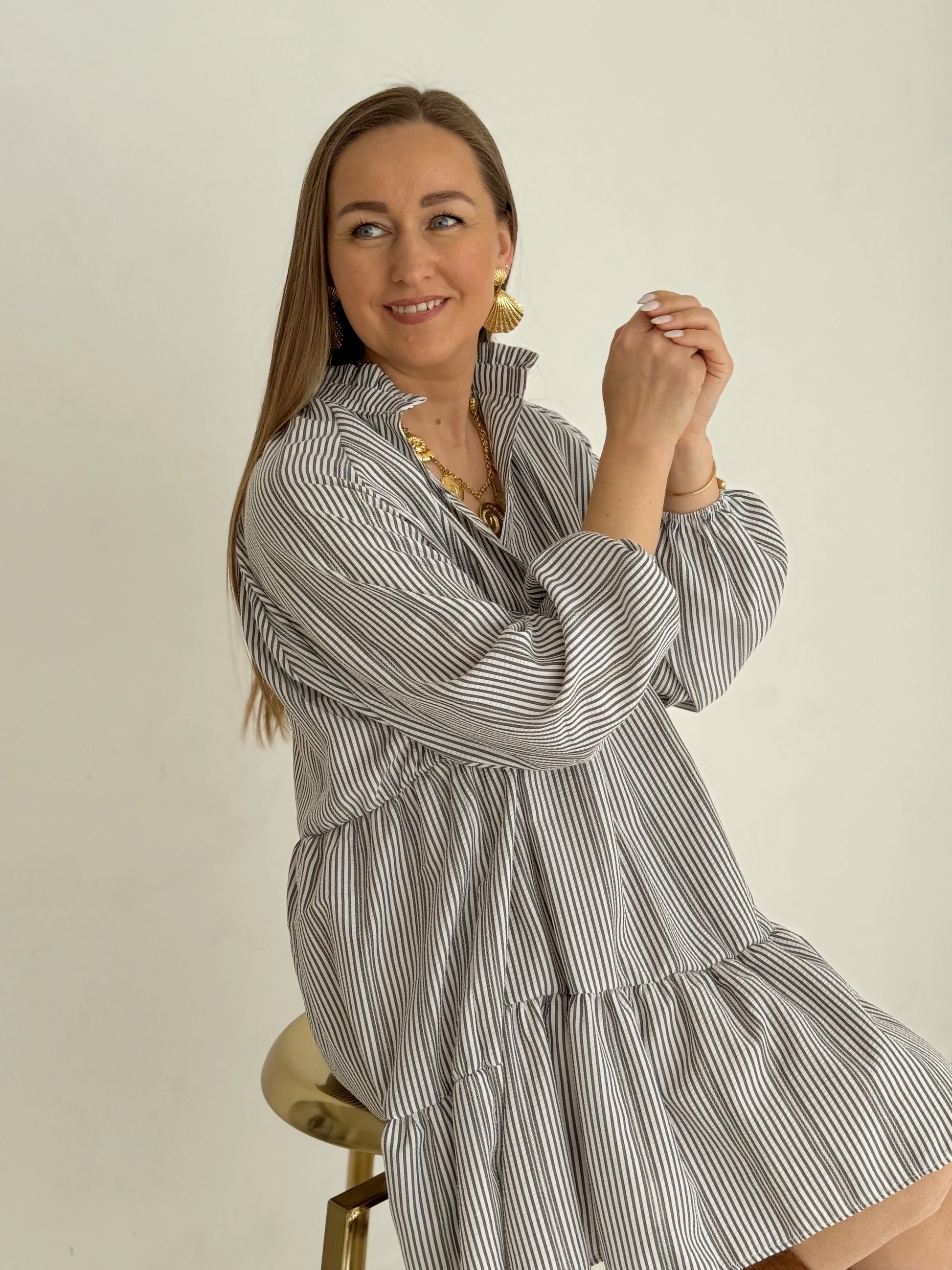 Trumpa suknelė "Linijos”