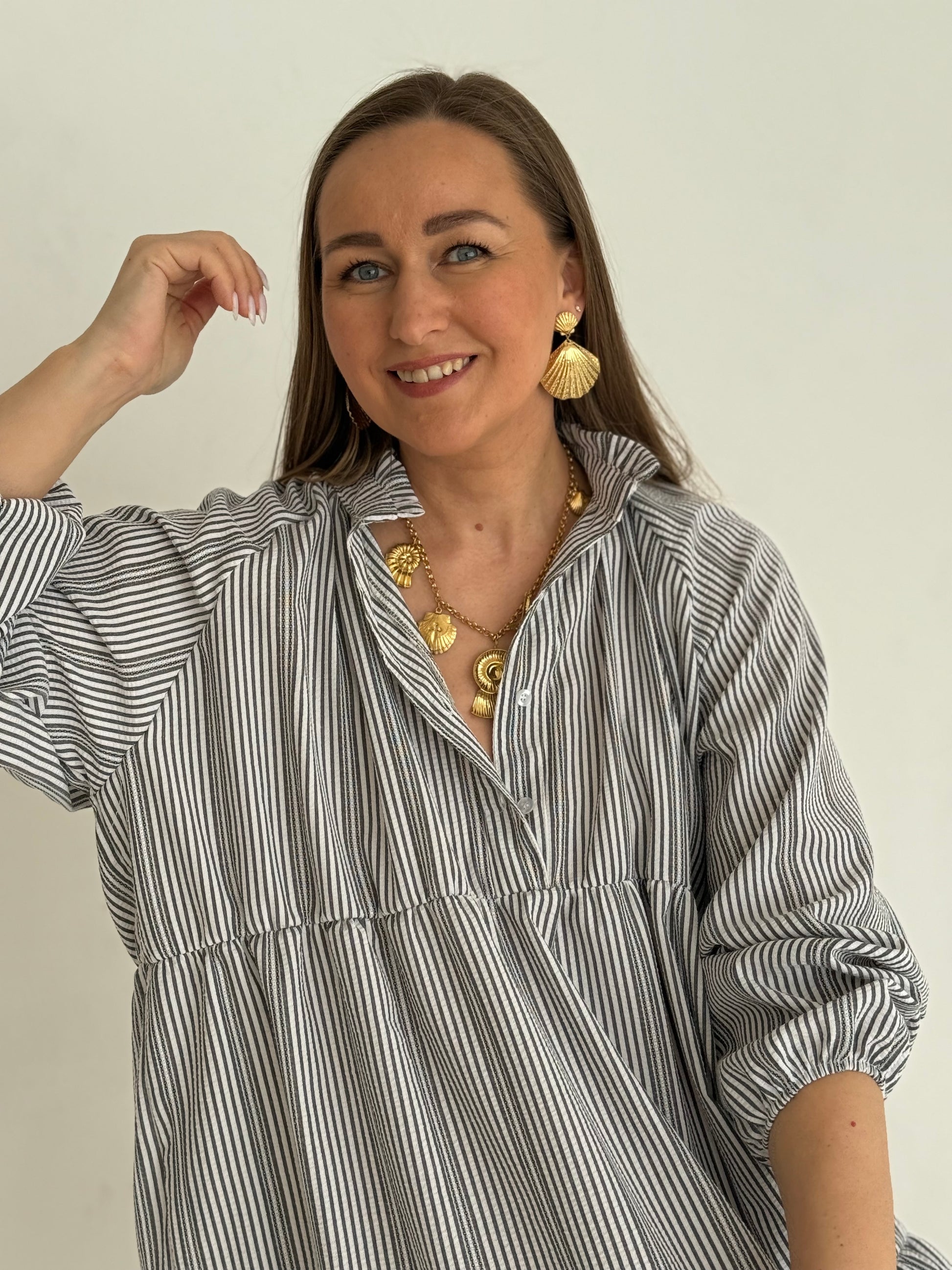 Trumpa suknelė "Linijos”