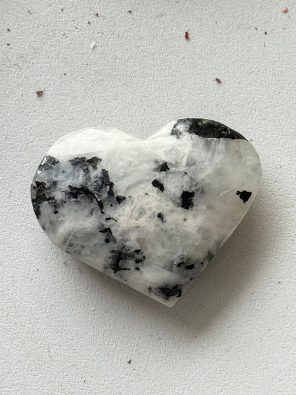 Vaivorykštinio Mėnulio akmens "Širdis”