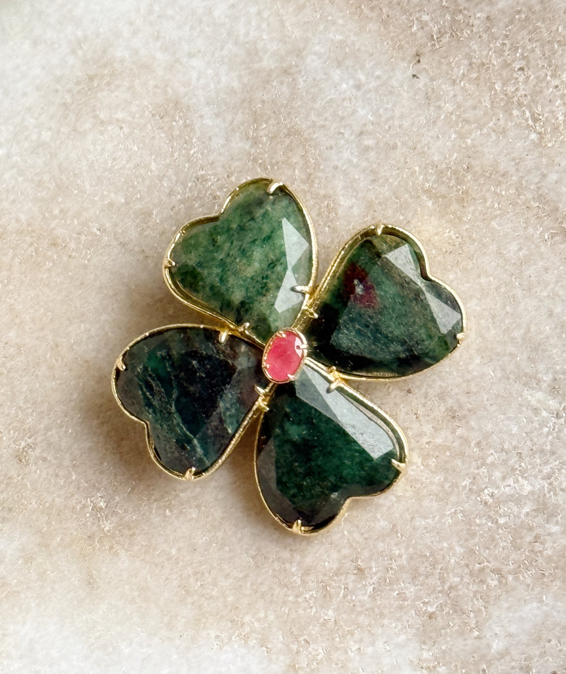 Žaliojo agato sagė "Sėkmės talismanas"