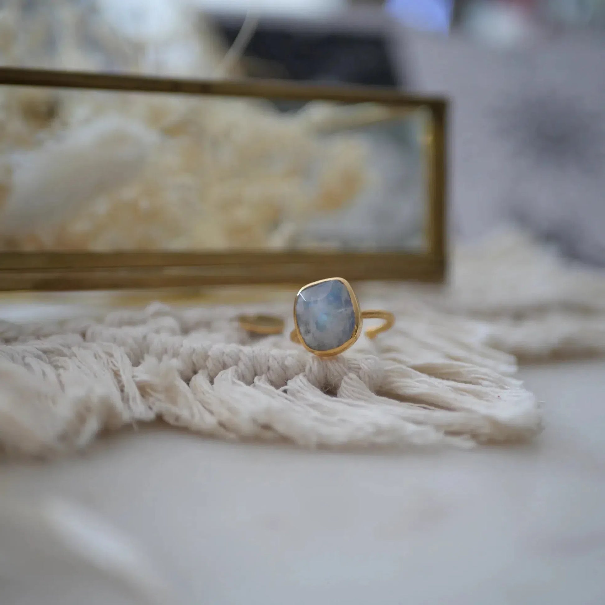 Žiedas su Mėnulio akmeniu “Harmony”