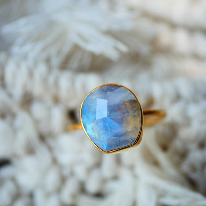 Žiedas su Mėnulio akmeniu “Harmony”