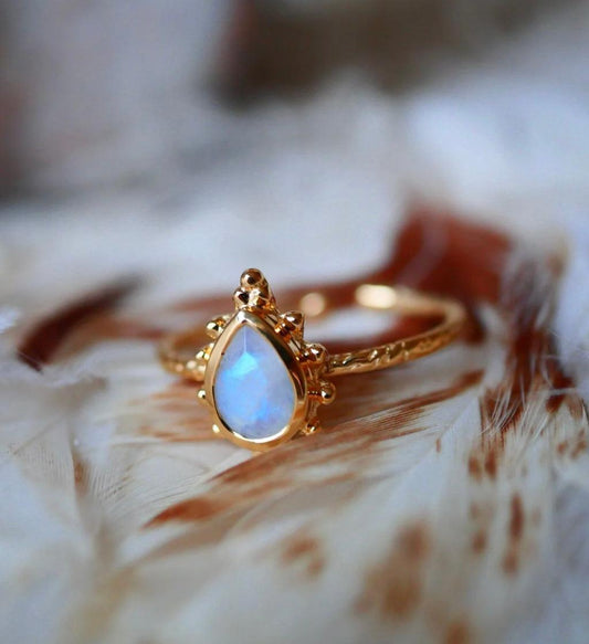 Žiedas su Mėnulio akmeniu “Intuicija”