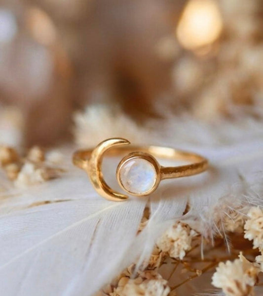 Žiedas su Mėnulio akmeniu “Luna”