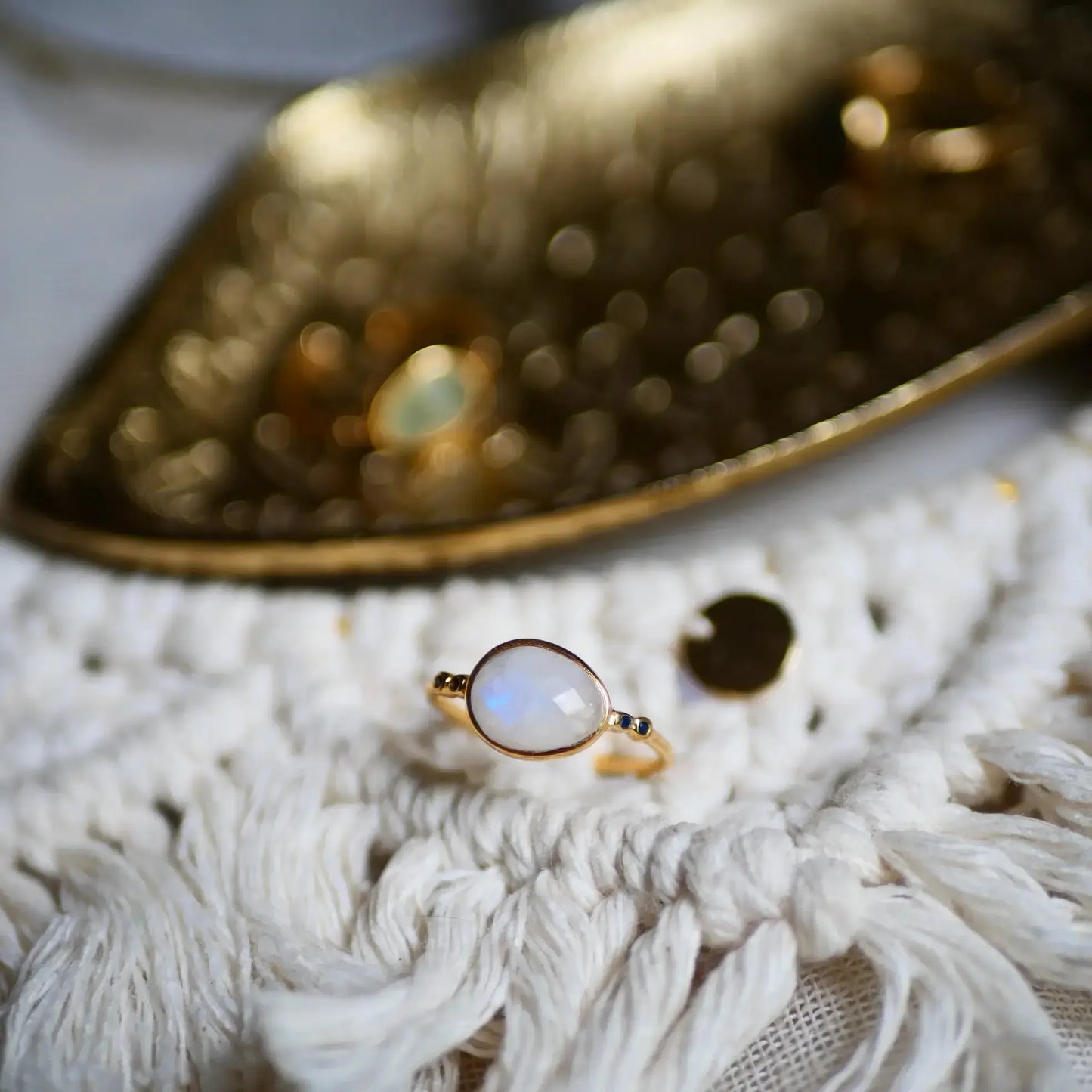 Žiedas su Mėnulio akmeniu "Sielos šokis"