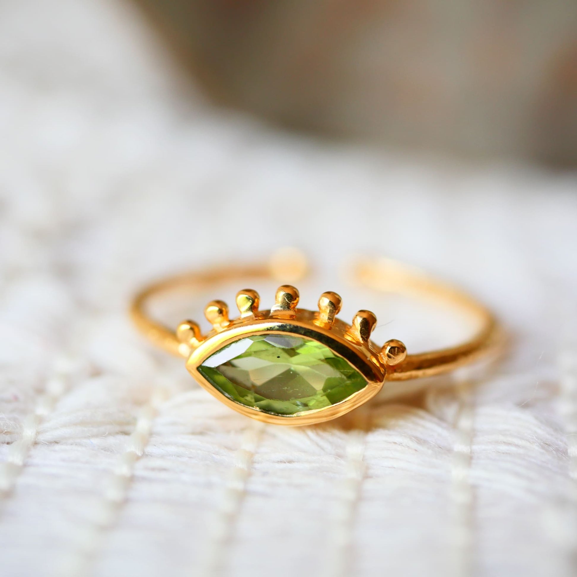 Žiedas su Peridoto kristalu “Matau”