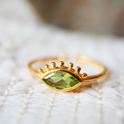 Žiedas su Peridoto kristalu “Matau”