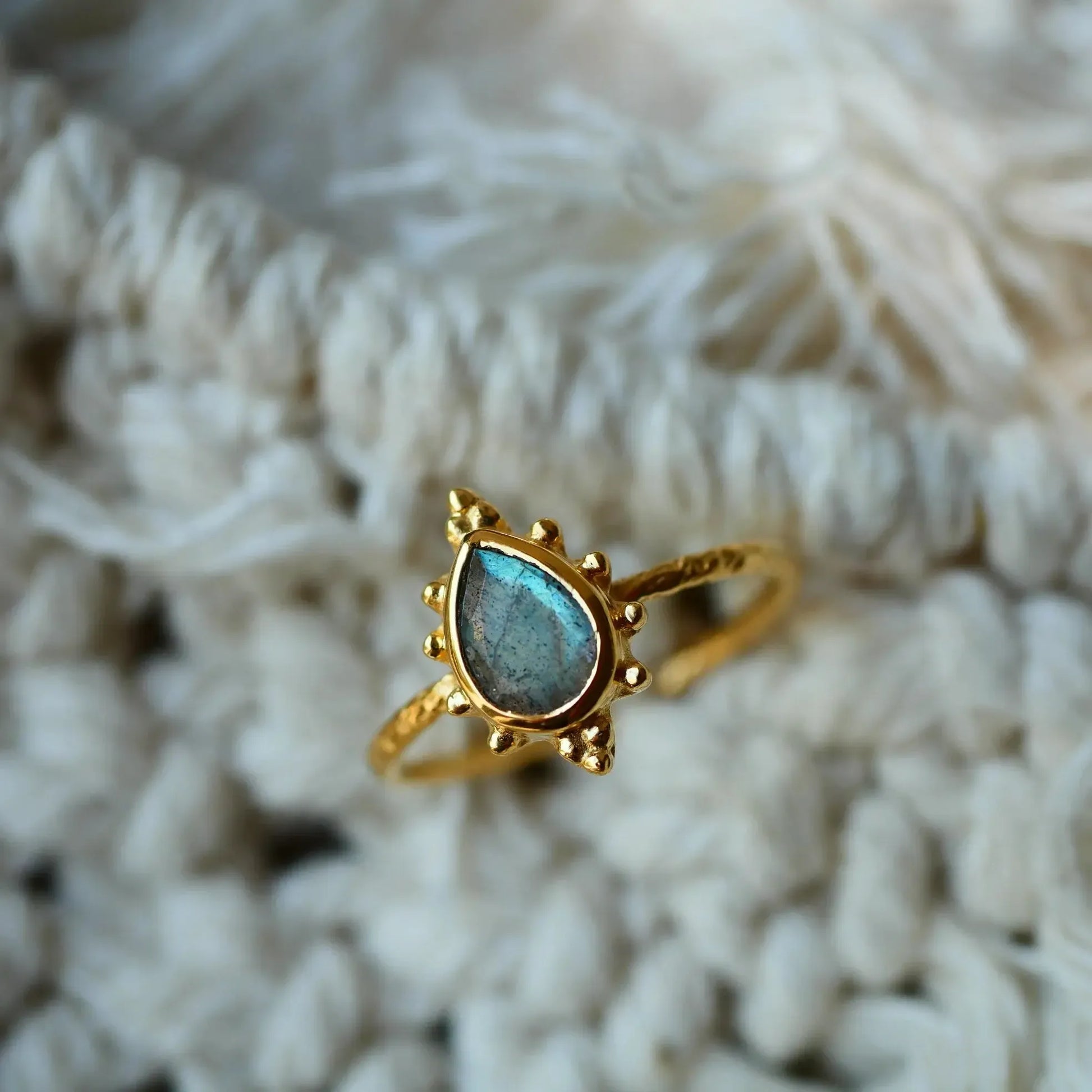 Žiedas su labradoritu "Magiškas"