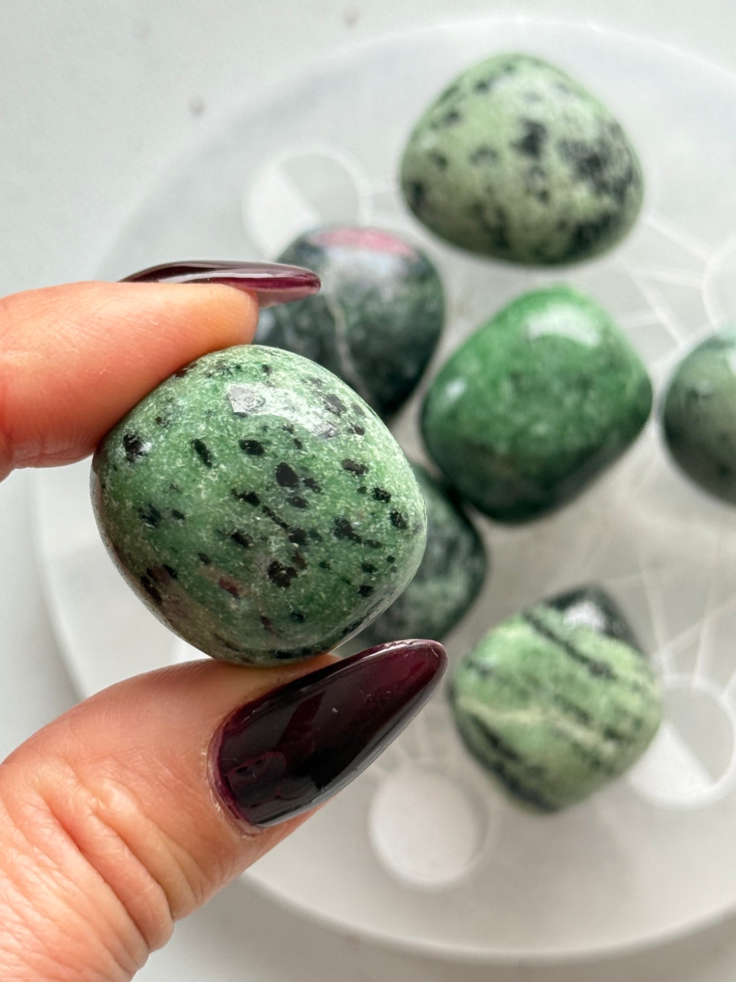 Zoisito rubino kristalas