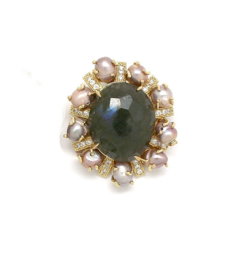 Labradorito ir perlų sagė