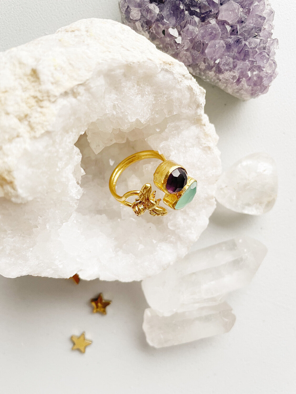 Žiedas su ametistu ir chalcedonu "Aukso bitė"