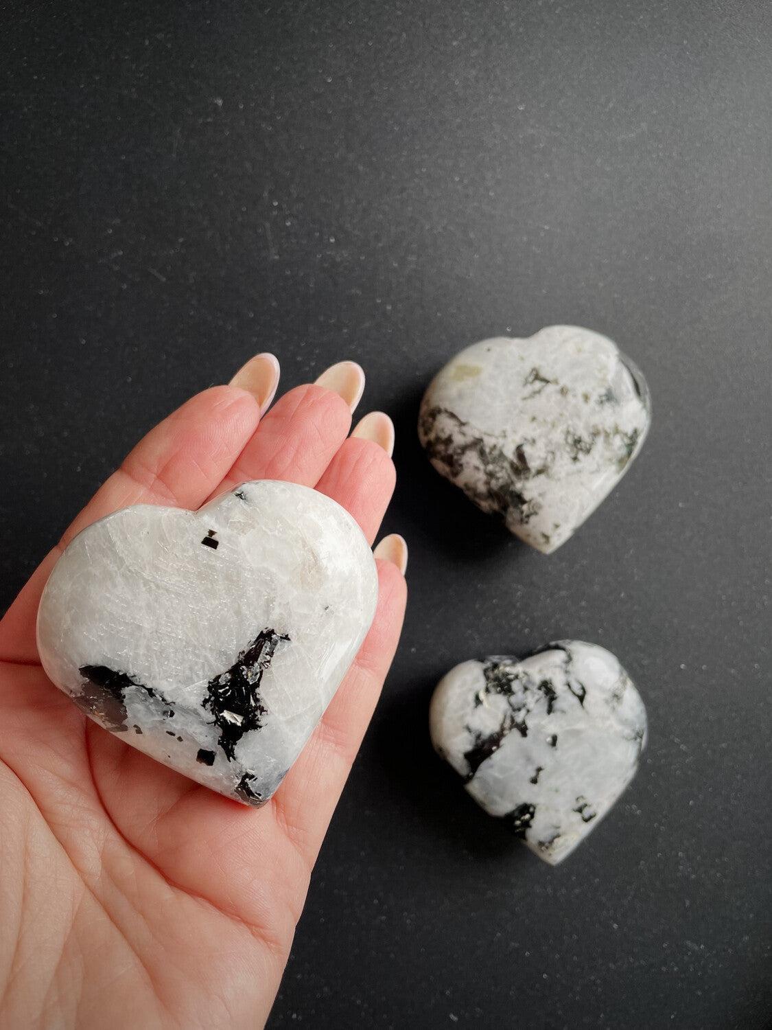 Vaivorykštinio Mėnulio akmens "Širdis”